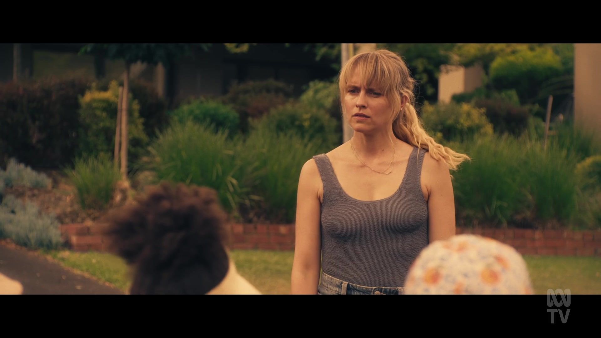 adoringteresap_thefamilynextdoor_1x01_0351.jpg adoringteresap_thefamilynextdoor_1x01_0351.jpg