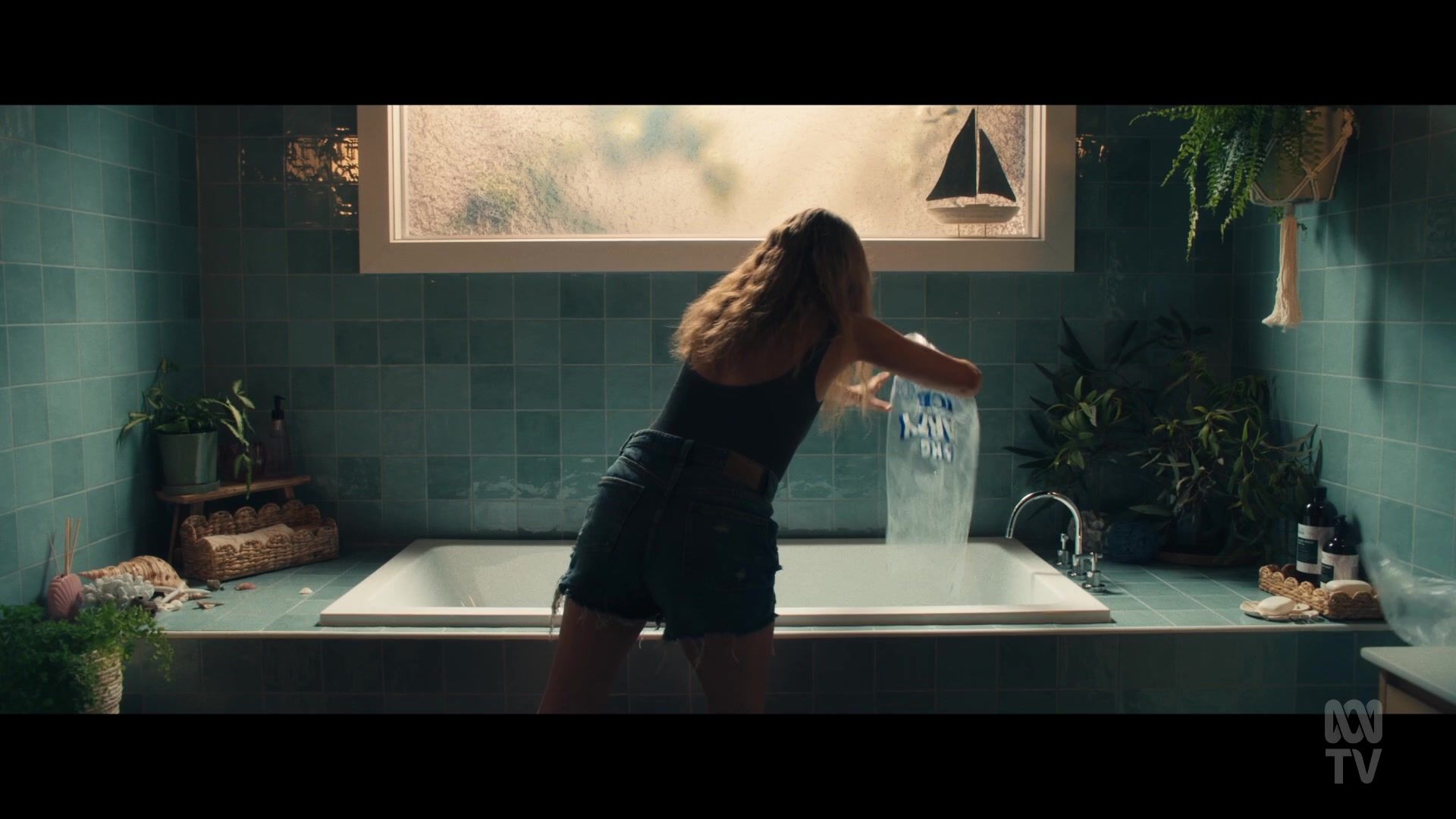 adoringteresap_thefamilynextdoor_1x01_0376.jpg adoringteresap_thefamilynextdoor_1x01_0376.jpg