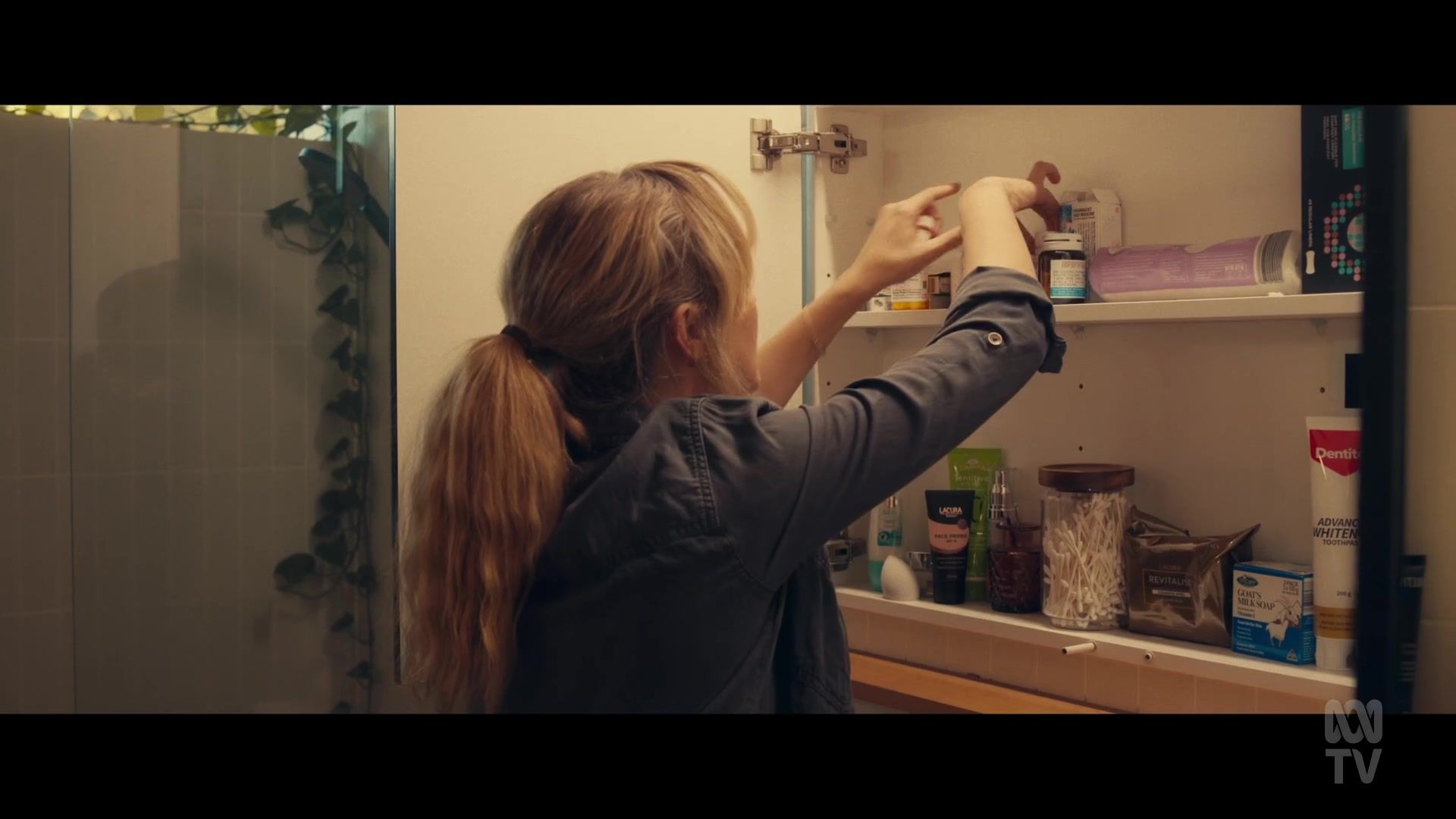 adoringteresap_thefamilynextdoor_1x01_0434.jpg adoringteresap_thefamilynextdoor_1x01_0434.jpg