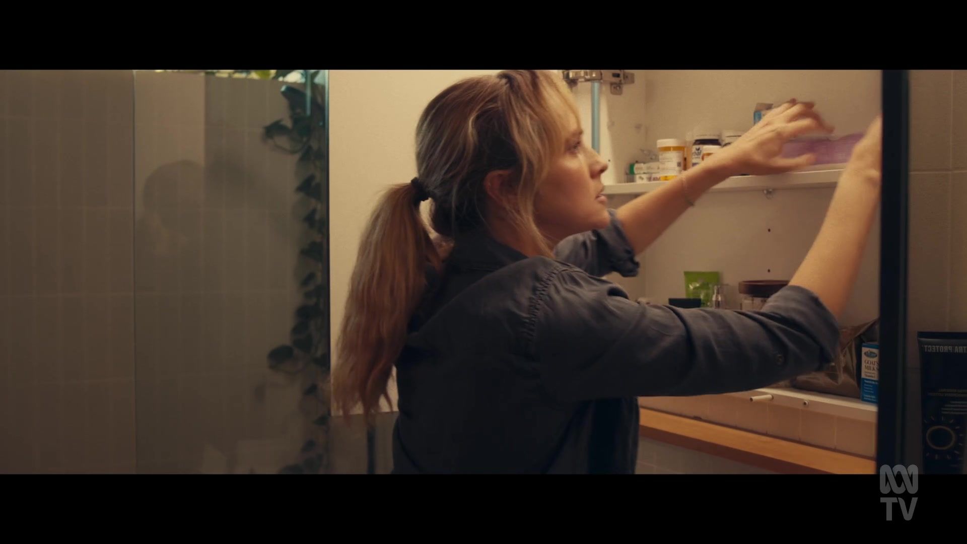 adoringteresap_thefamilynextdoor_1x01_0438.jpg adoringteresap_thefamilynextdoor_1x01_0438.jpg