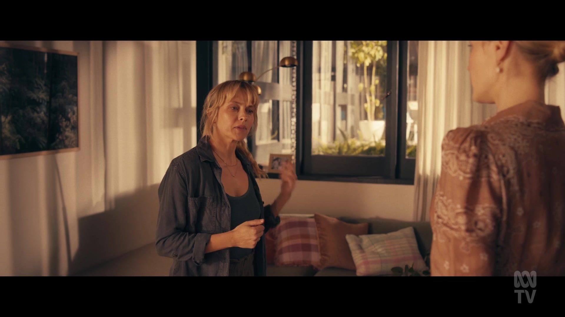 adoringteresap_thefamilynextdoor_1x01_0449.jpg adoringteresap_thefamilynextdoor_1x01_0449.jpg