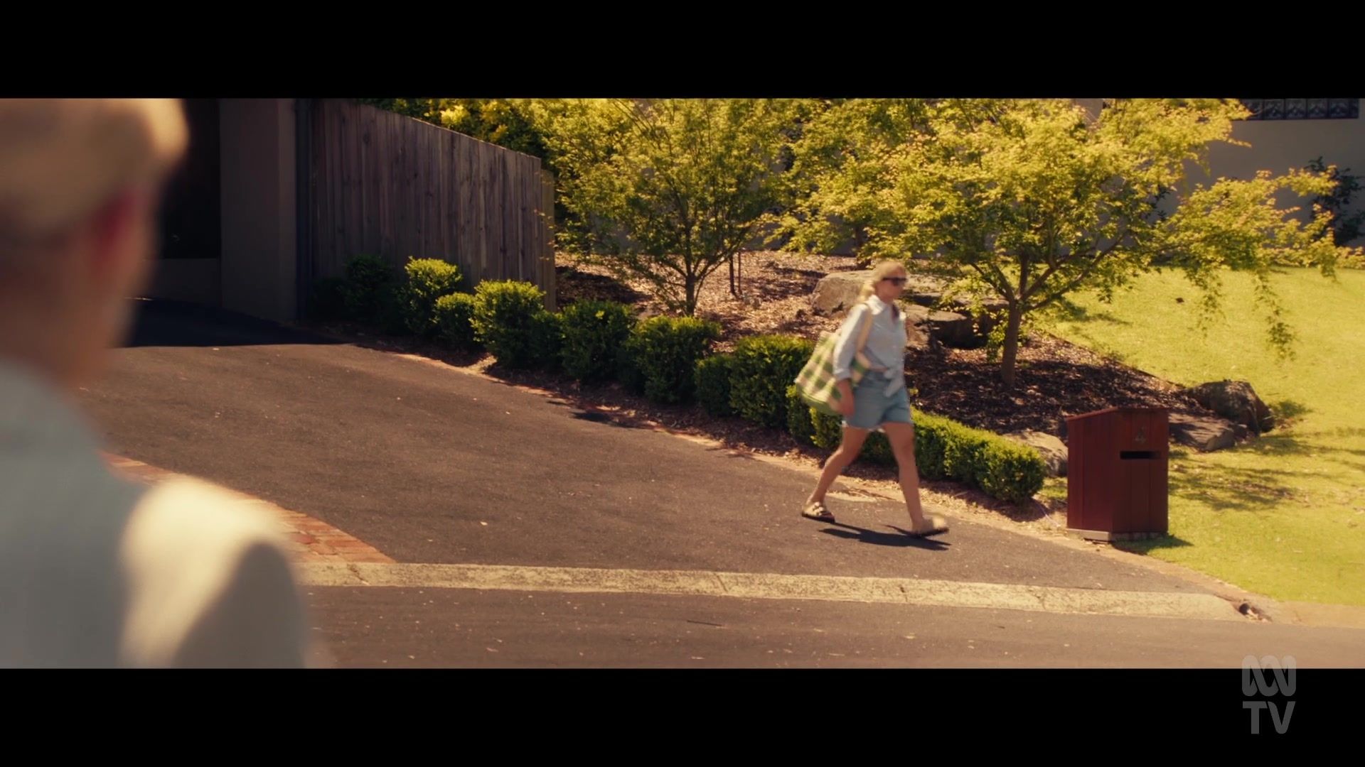 adoringteresap_thefamilynextdoor_1x01_0464.jpg adoringteresap_thefamilynextdoor_1x01_0464.jpg