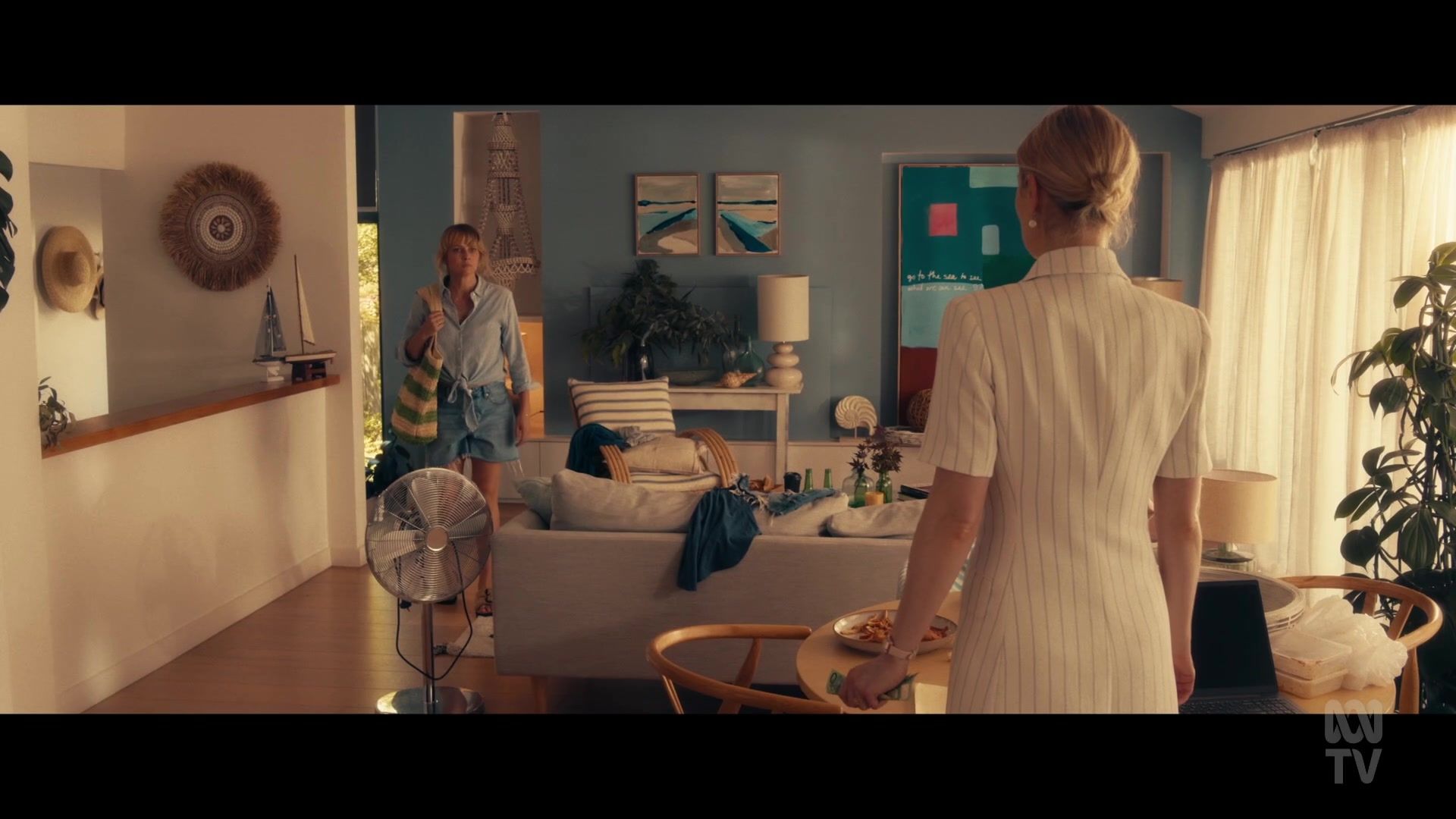 adoringteresap_thefamilynextdoor_1x01_0466.jpg adoringteresap_thefamilynextdoor_1x01_0466.jpg