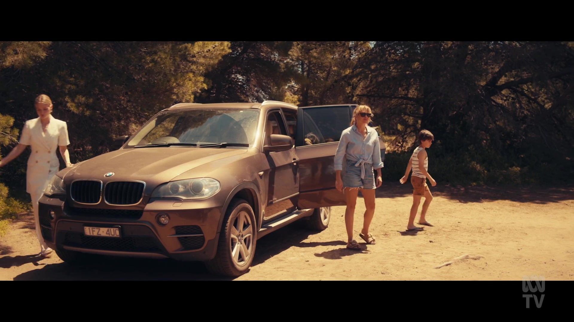 adoringteresap_thefamilynextdoor_1x01_0505.jpg adoringteresap_thefamilynextdoor_1x01_0505.jpg