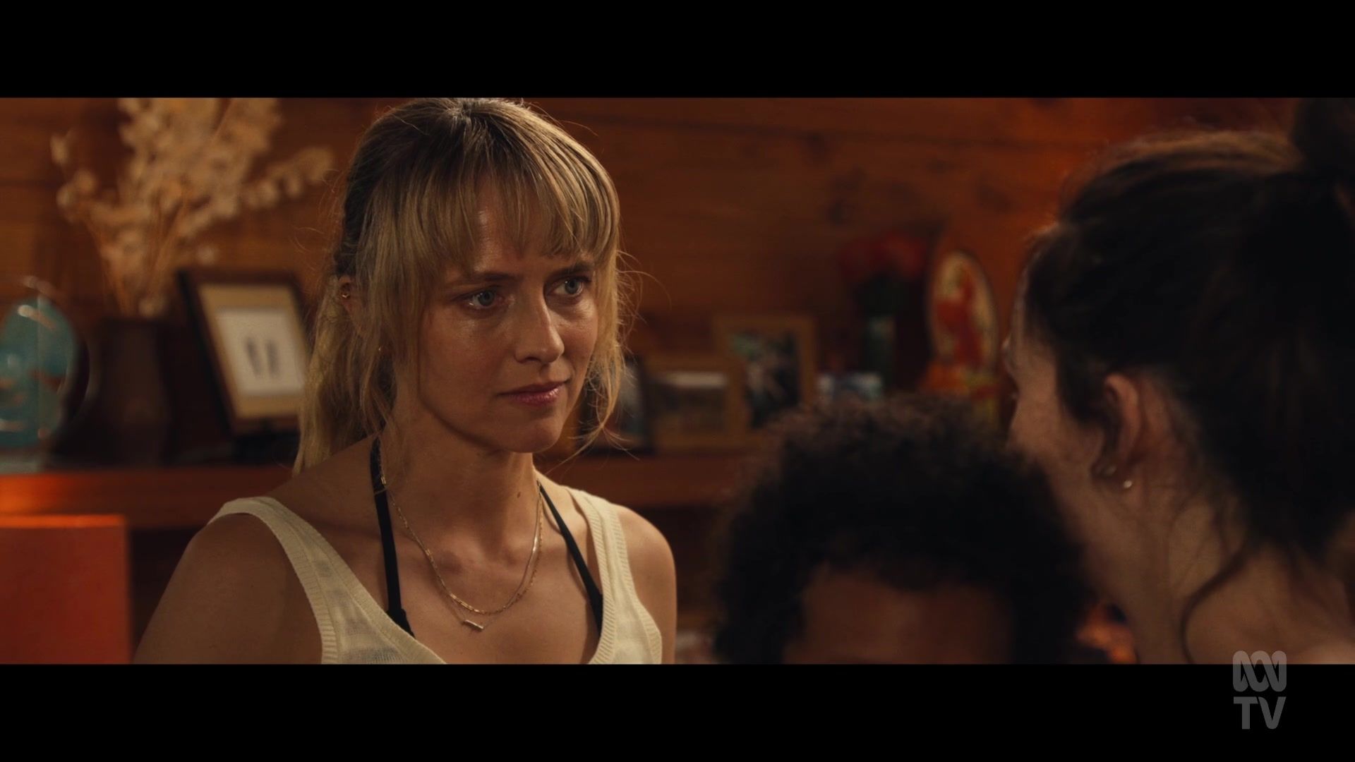 adoringteresap_thefamilynextdoor_1x03_0083.jpg adoringteresap_thefamilynextdoor_1x03_0083.jpg