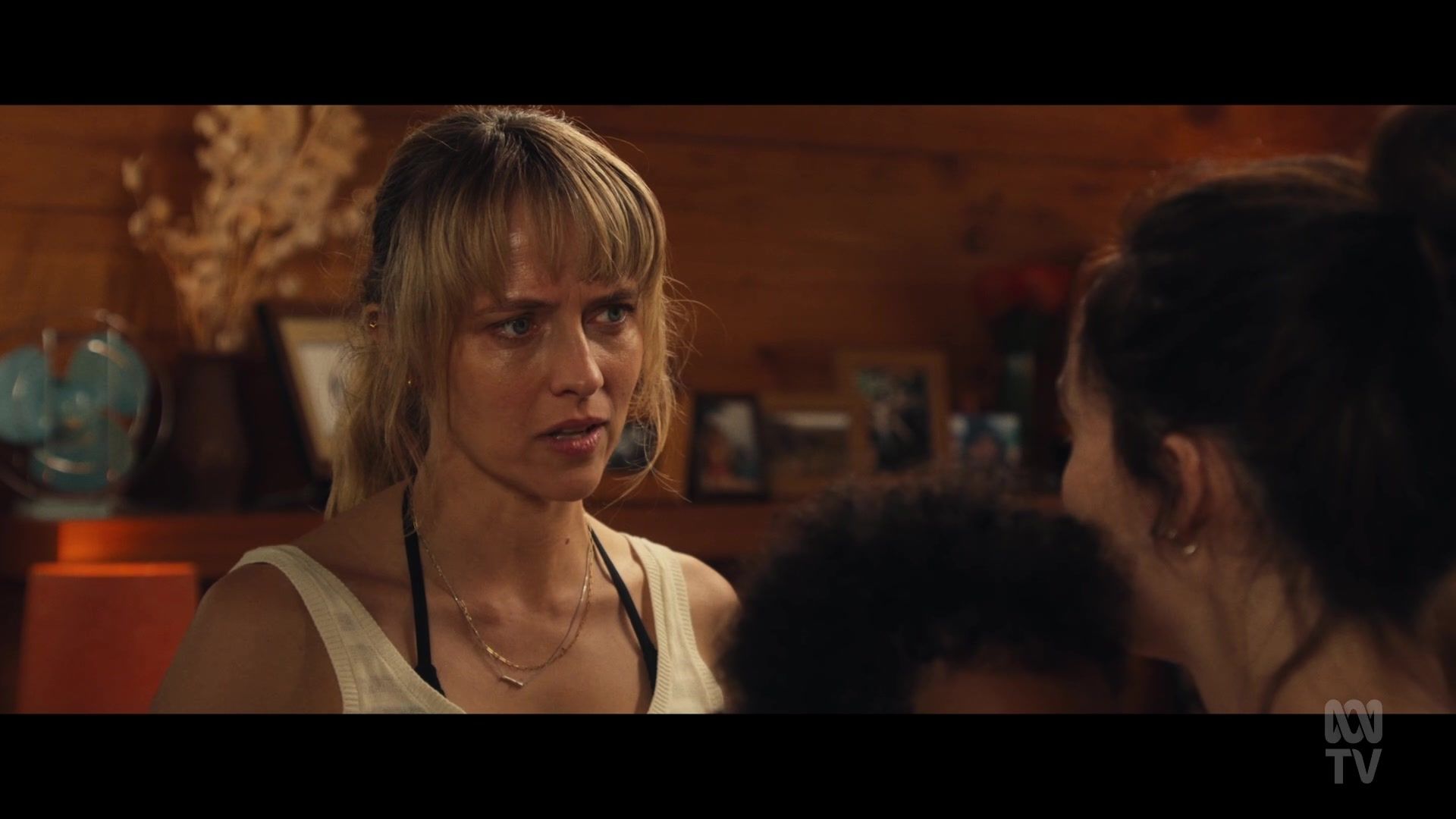 adoringteresap_thefamilynextdoor_1x03_0088.jpg adoringteresap_thefamilynextdoor_1x03_0088.jpg