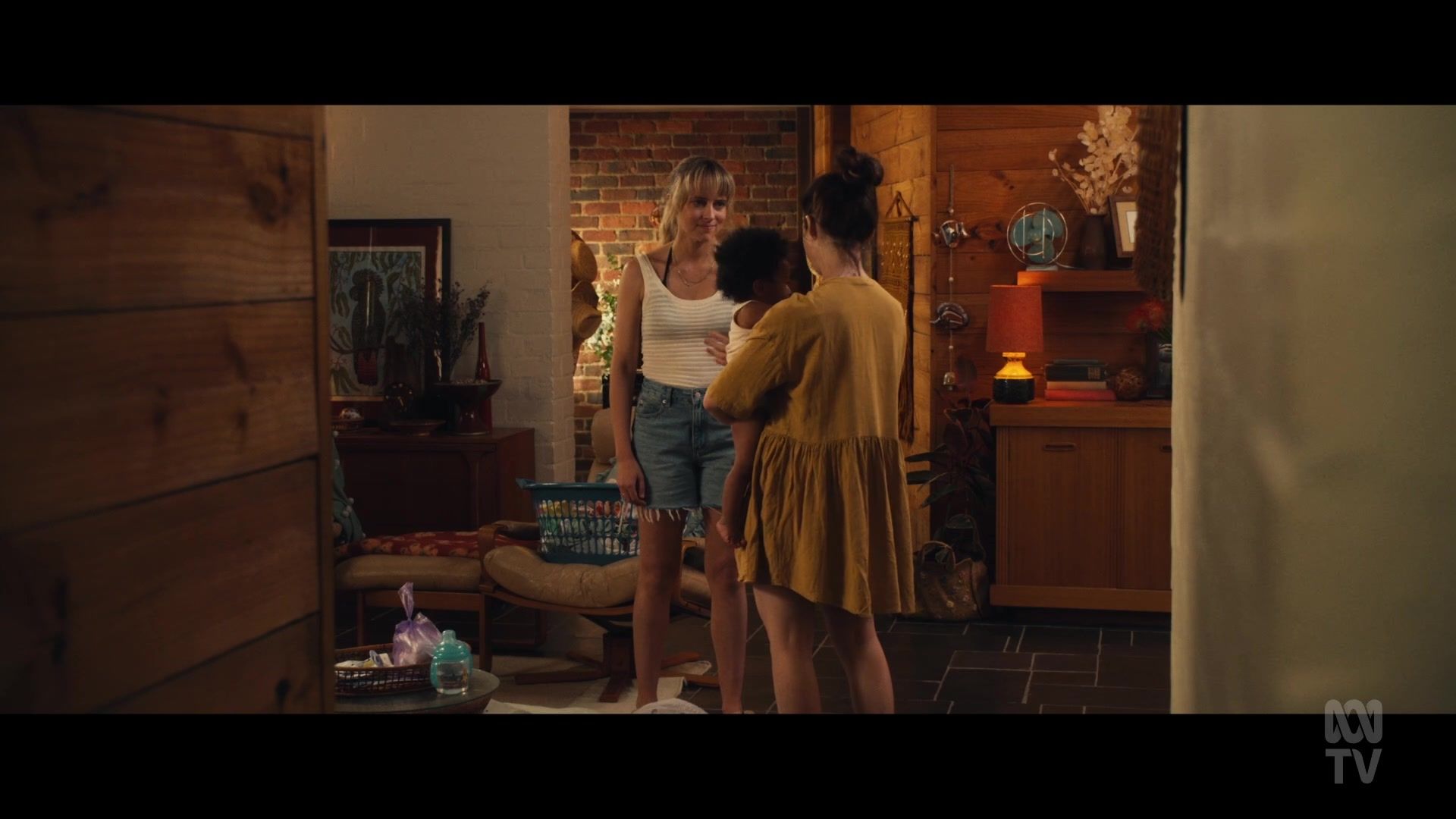 adoringteresap_thefamilynextdoor_1x03_0092.jpg adoringteresap_thefamilynextdoor_1x03_0092.jpg