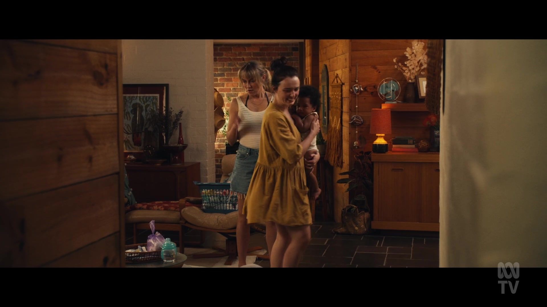 adoringteresap_thefamilynextdoor_1x03_0094.jpg adoringteresap_thefamilynextdoor_1x03_0094.jpg