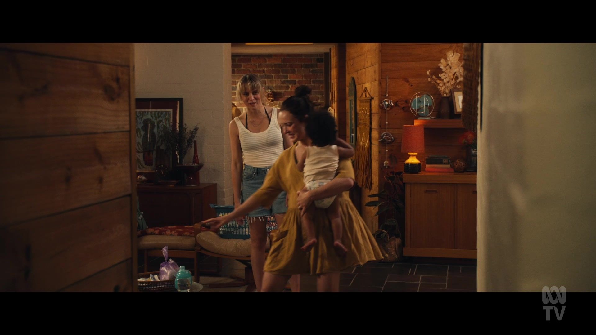 adoringteresap_thefamilynextdoor_1x03_0095.jpg adoringteresap_thefamilynextdoor_1x03_0095.jpg