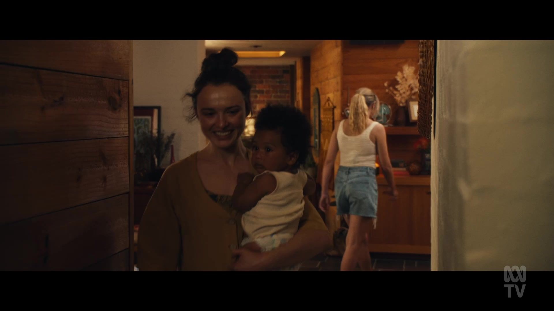adoringteresap_thefamilynextdoor_1x03_0097.jpg