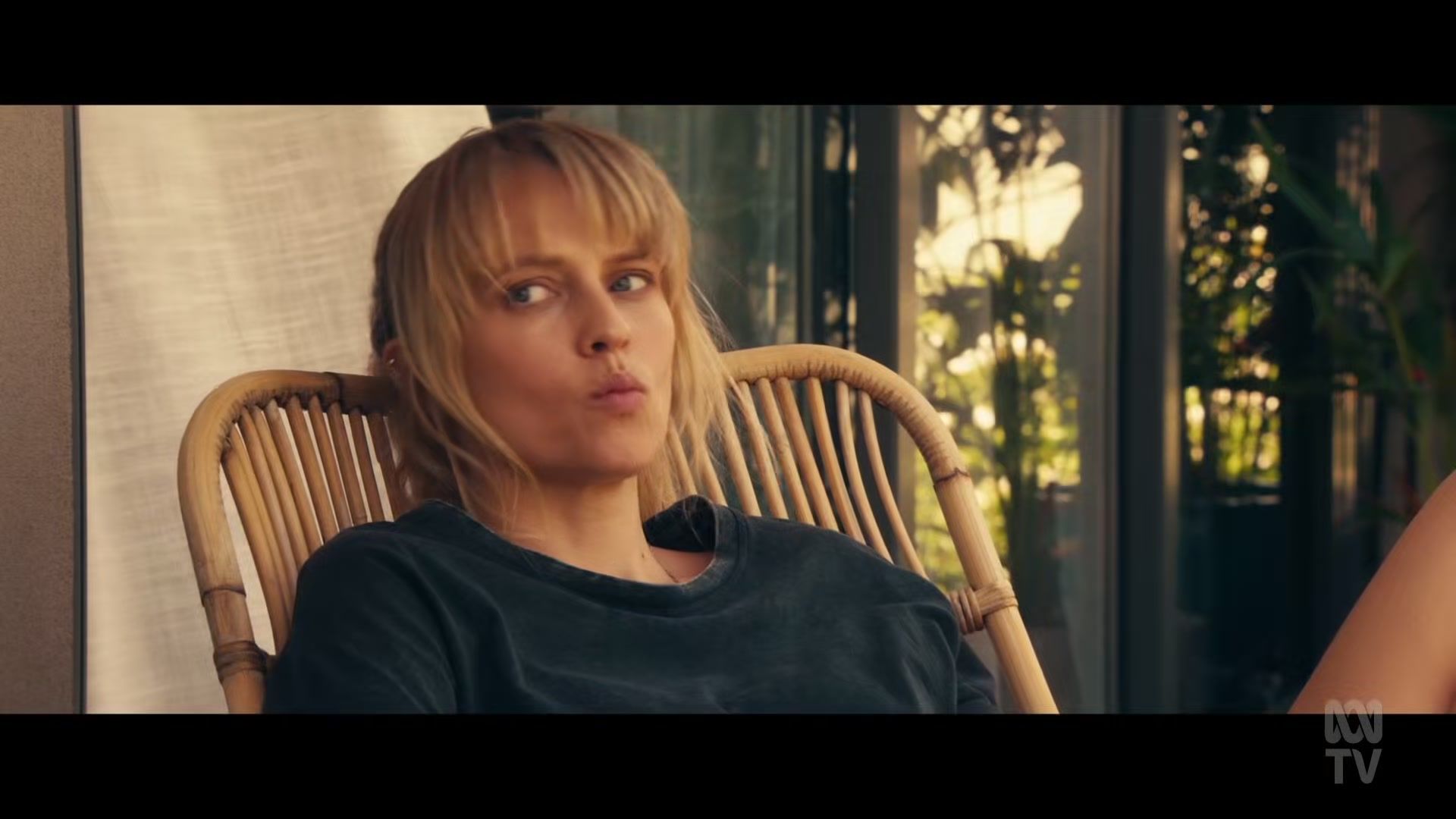 adoringteresap_thefamilynextdoor_1x04_0094.jpg adoringteresap_thefamilynextdoor_1x04_0094.jpg