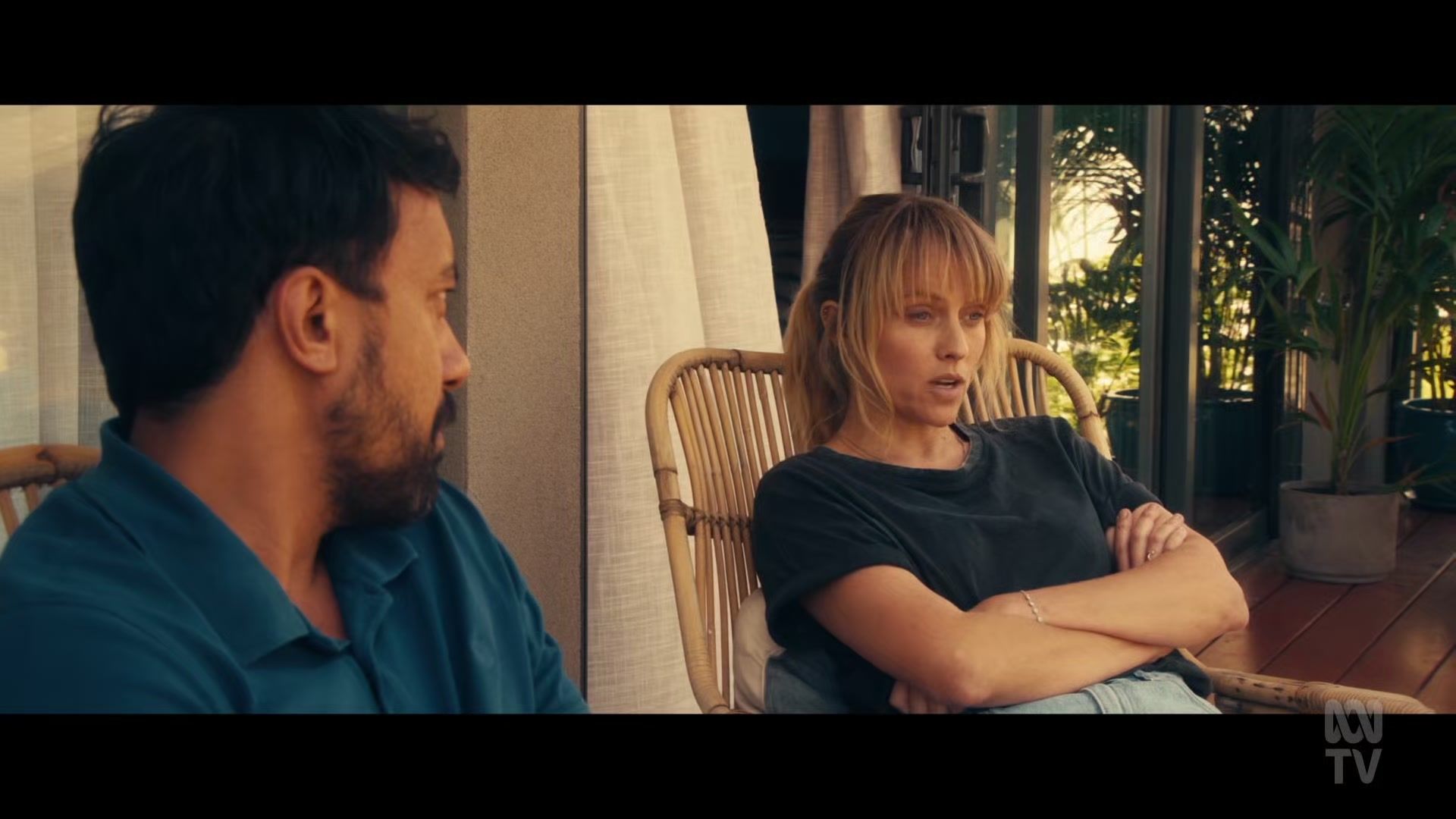 adoringteresap_thefamilynextdoor_1x04_0107.jpg