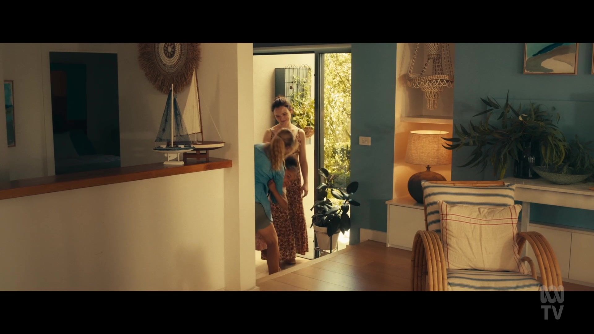 adoringteresap_thefamilynextdoor_1x05_0094.jpg adoringteresap_thefamilynextdoor_1x05_0094.jpg