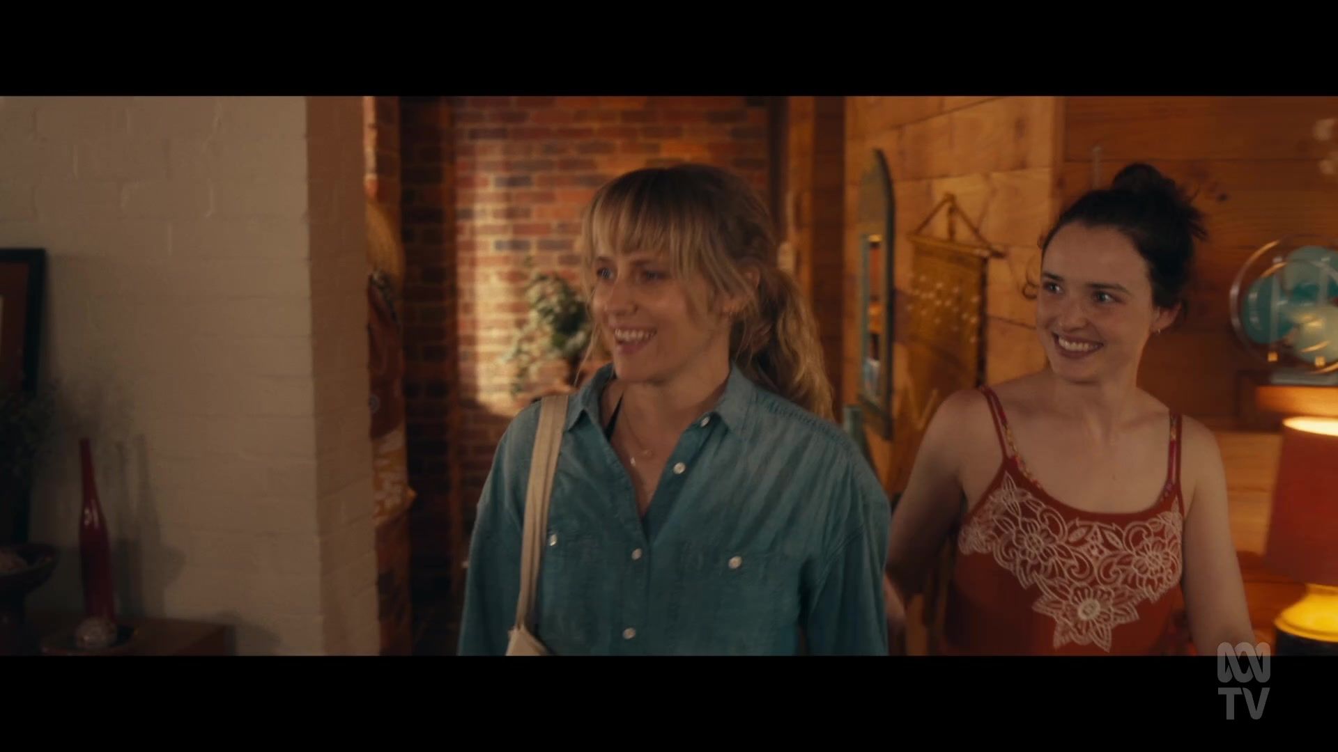 adoringteresap_thefamilynextdoor_1x05_0383.jpg