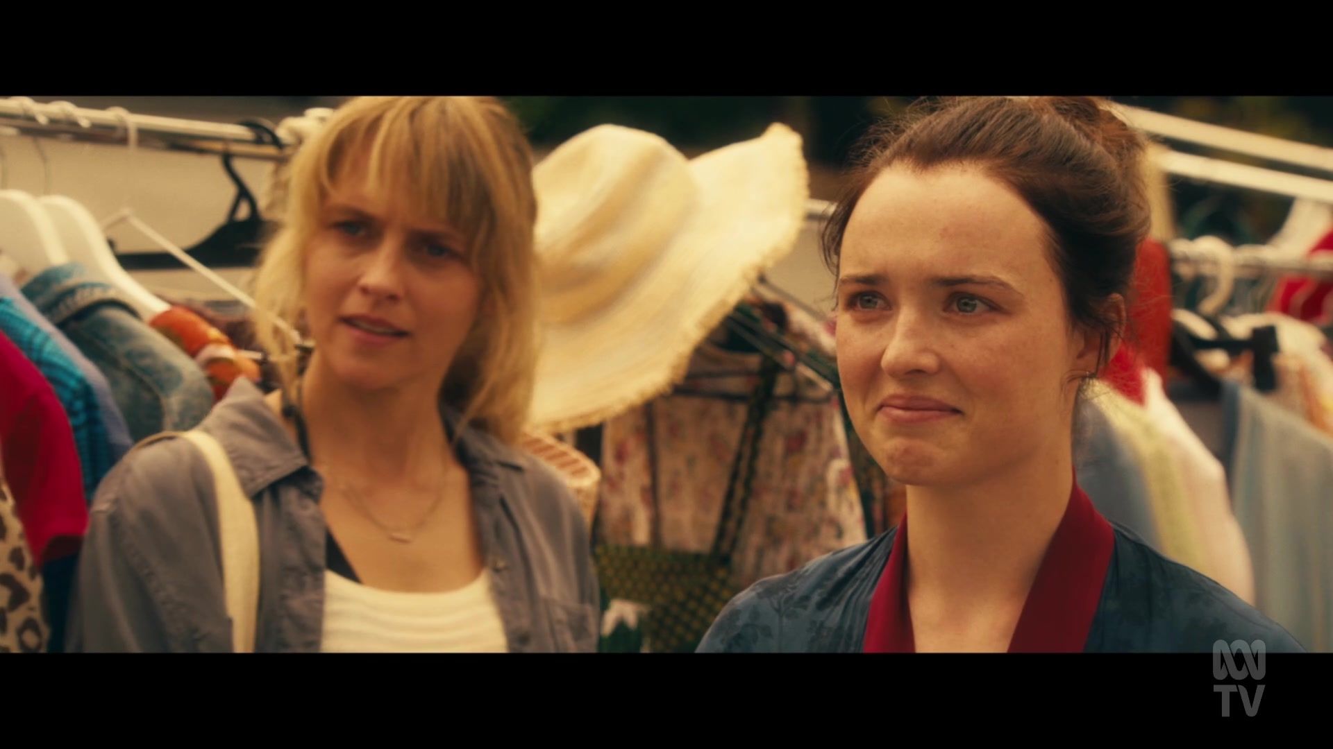 adoringteresap_thefamilynextdoor_1x06_caps_0229.jpg