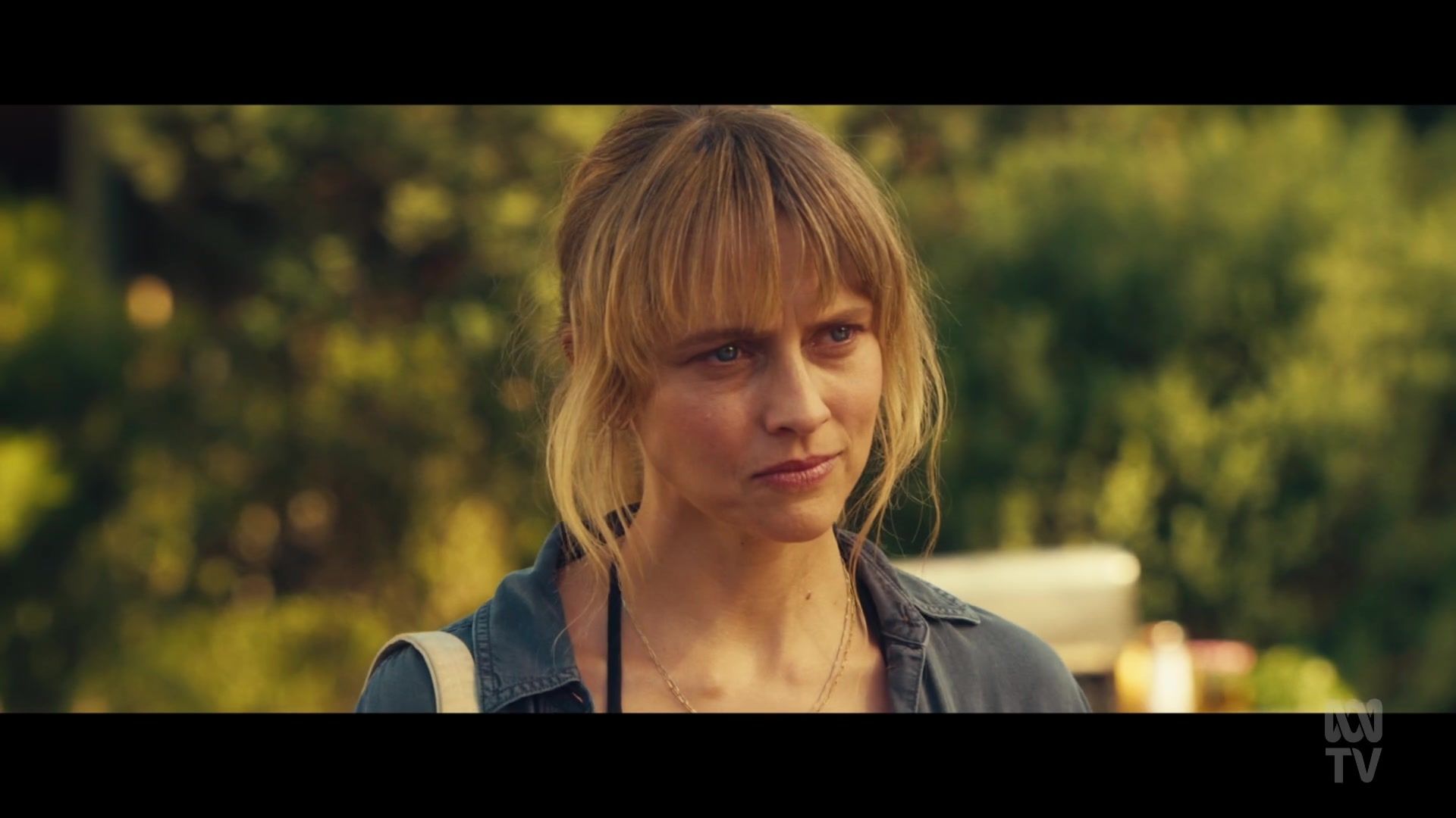 adoringteresap_thefamilynextdoor_1x06_caps_0256.jpg