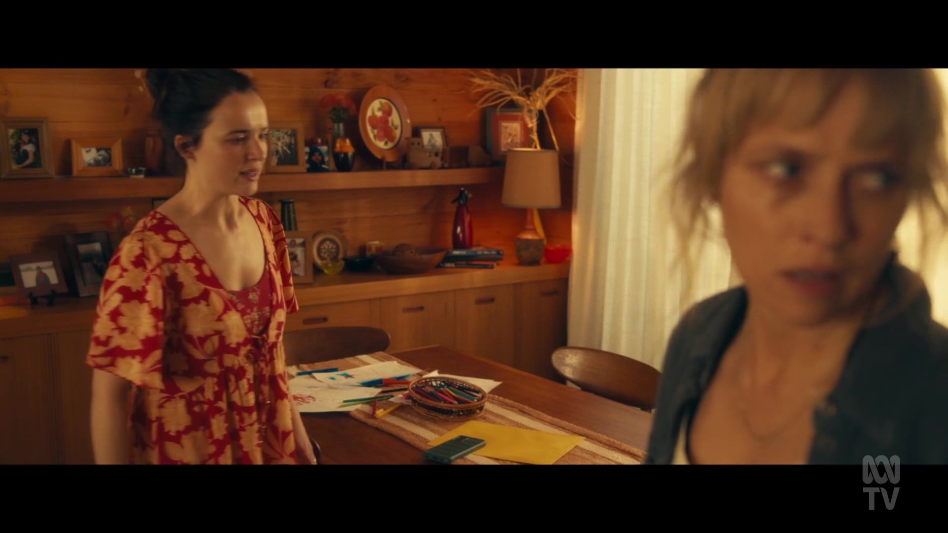 adoringteresap_thefamilynextdoor_1x06_caps_0440.jpg