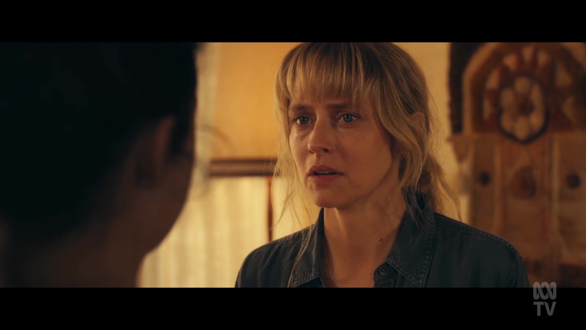 adoringteresap_thefamilynextdoor_1x06_caps_0482.jpg