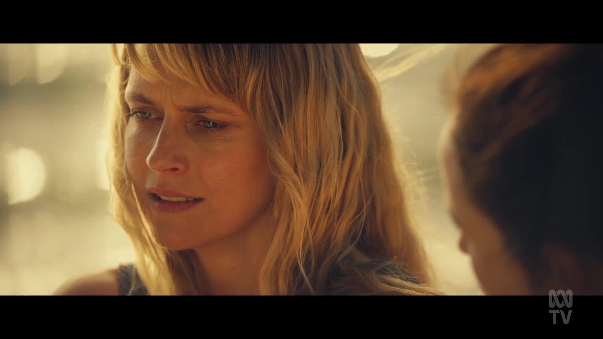adoringteresap_thefamilynextdoor_1x06_caps_0570.jpg