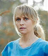 adoringteresap_thefamilynextdoor_stills_1x02_2.jpg