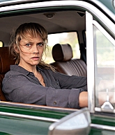 adoringteresap_thefamilynextdoor_stills_1x03_4.jpg