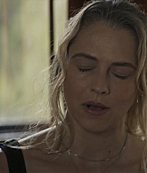 adoringteresap_thelastanniversary_1x05_caps_0282.jpg